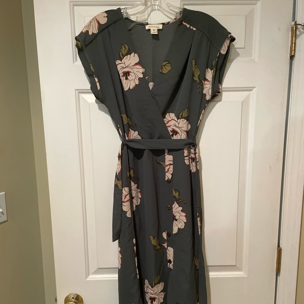 MIDI dress with tie waist
